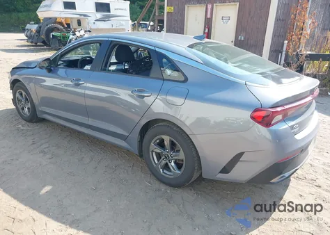 2021 Kia K5 Lxs z USA, uszkodzony, nr VIN 5XXG14J23MG025823